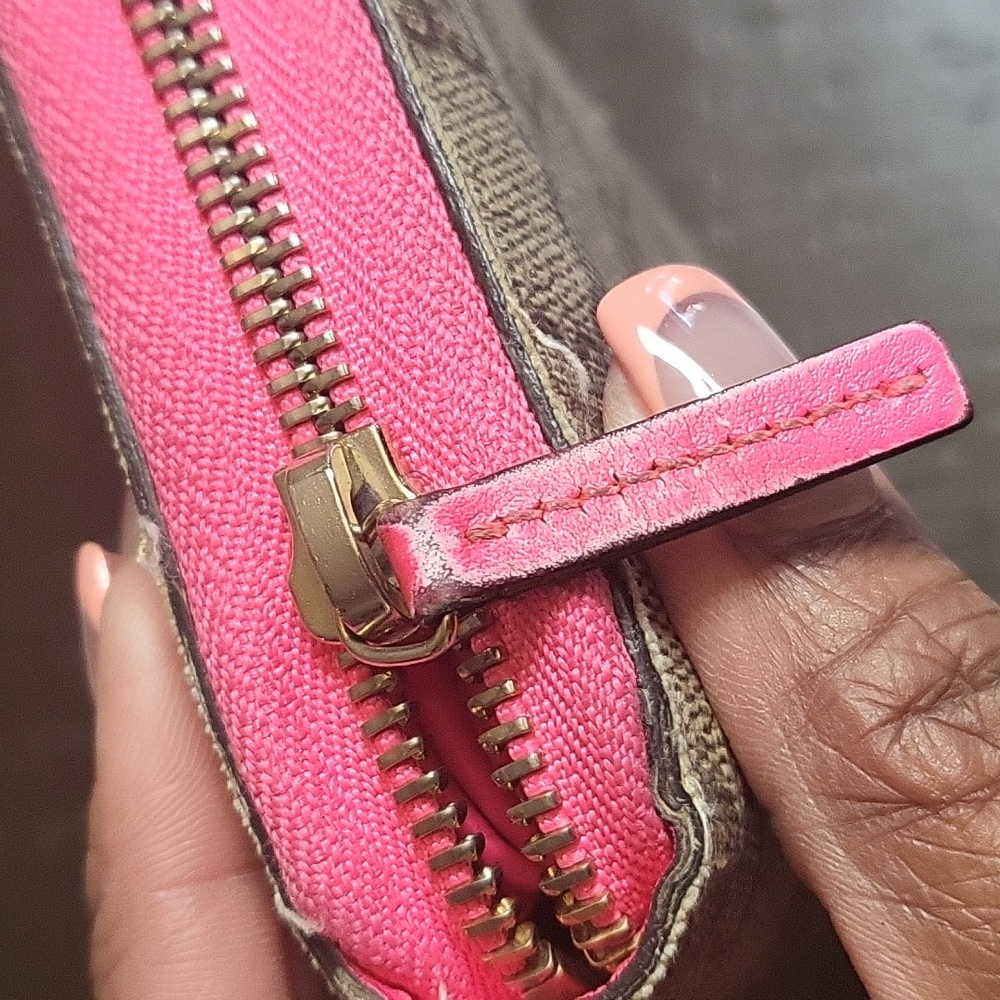 Gucci Zip Wallet - image 5